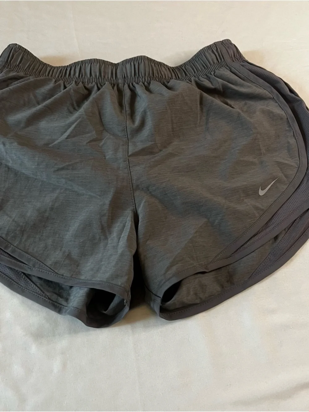 Nike Dri-FIT Tempo Shorts Women’s Medium Gray Running Athletic Workout Lined
